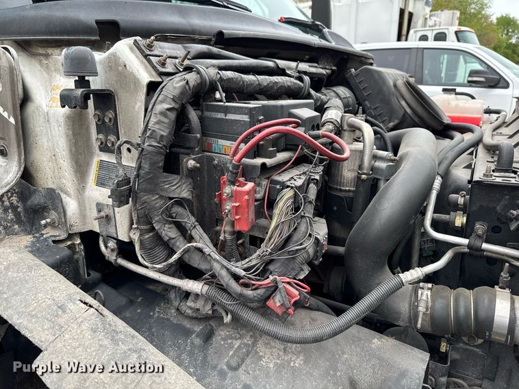 image for item DV2583 2009 Chevrolet C5500 Supreme shuttle bus