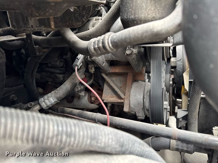 image for item DV2583 2009 Chevrolet C5500 Supreme shuttle bus