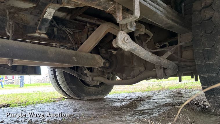 image for item DV2583 2009 Chevrolet C5500 Supreme shuttle bus