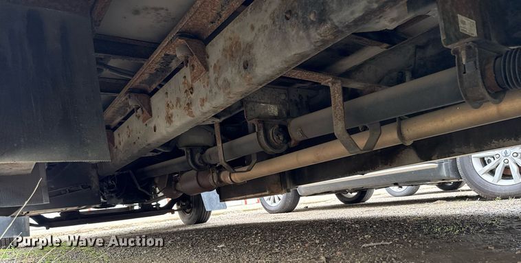 image for item DV2583 2009 Chevrolet C5500 Supreme shuttle bus