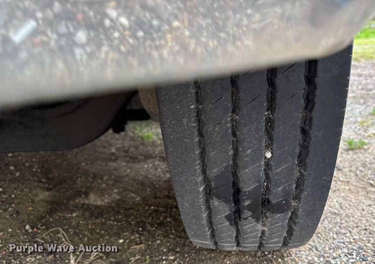 image for item DV2583 2009 Chevrolet C5500 Supreme shuttle bus