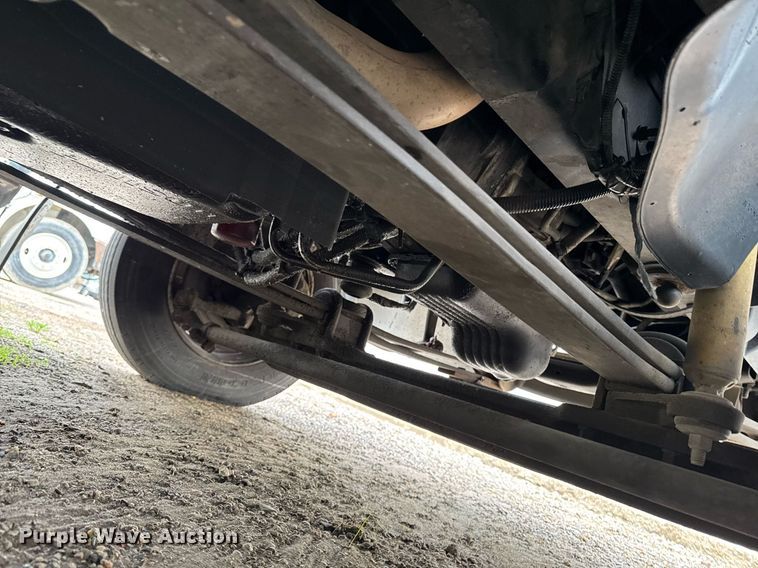 image for item DV2583 2009 Chevrolet C5500 Supreme shuttle bus