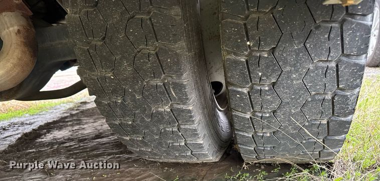 image for item DV2583 2009 Chevrolet C5500 Supreme shuttle bus