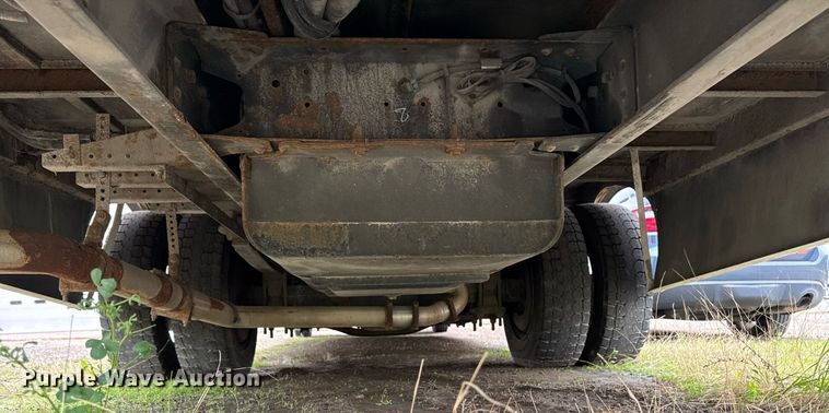 image for item DV2583 2009 Chevrolet C5500 Supreme shuttle bus