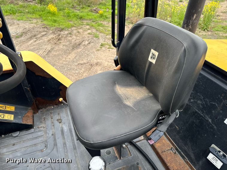 image for item DV2584 2011 JCB 940 forklift