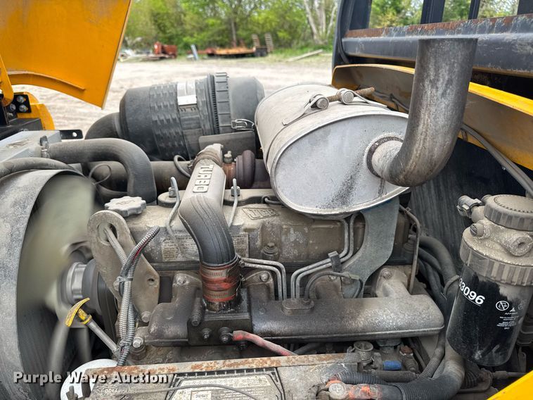 image for item DV2584 2011 JCB 940 forklift