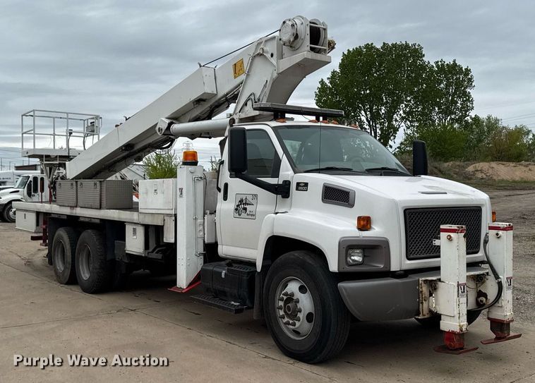 image for item DV2585 2007 Chevrolet C8500 bucket truck