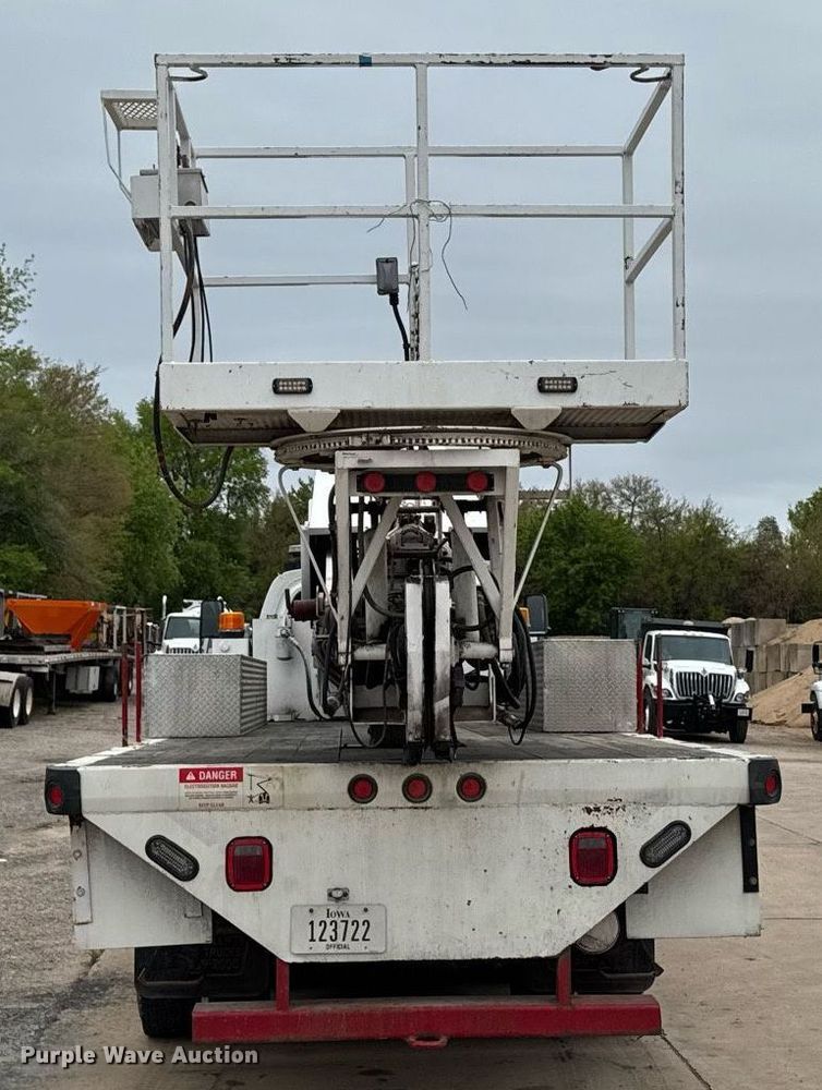 image for item DV2585 2007 Chevrolet C8500 bucket truck