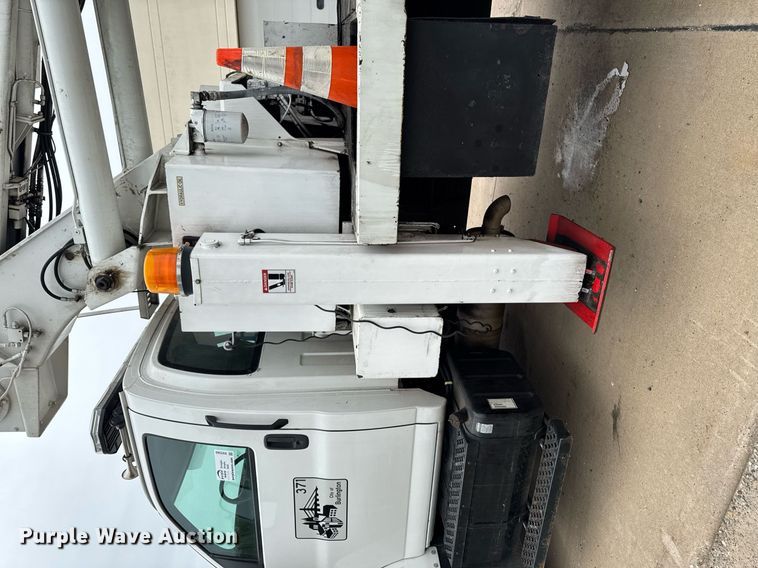 image for item DV2585 2007 Chevrolet C8500 bucket truck