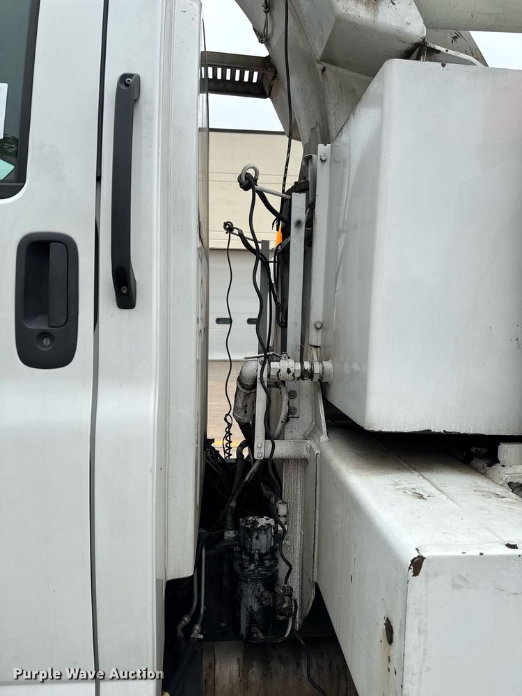 image for item DV2585 2007 Chevrolet C8500 bucket truck