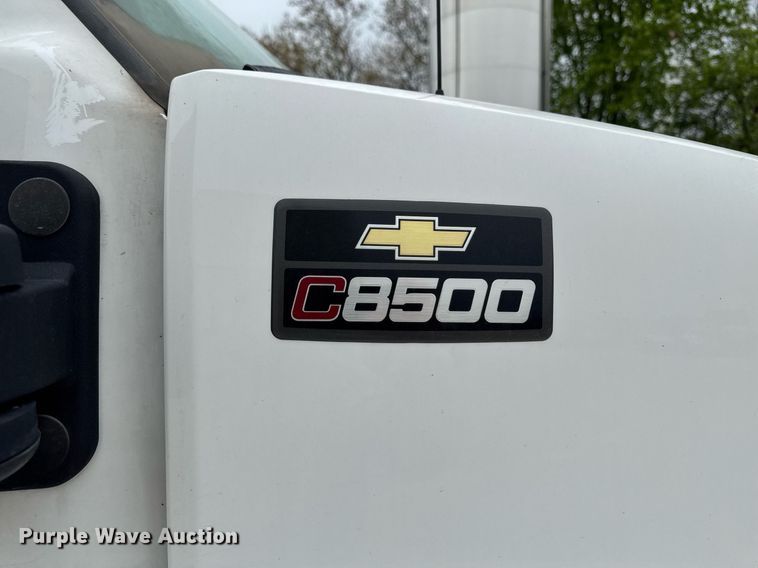 image for item DV2585 2007 Chevrolet C8500 bucket truck