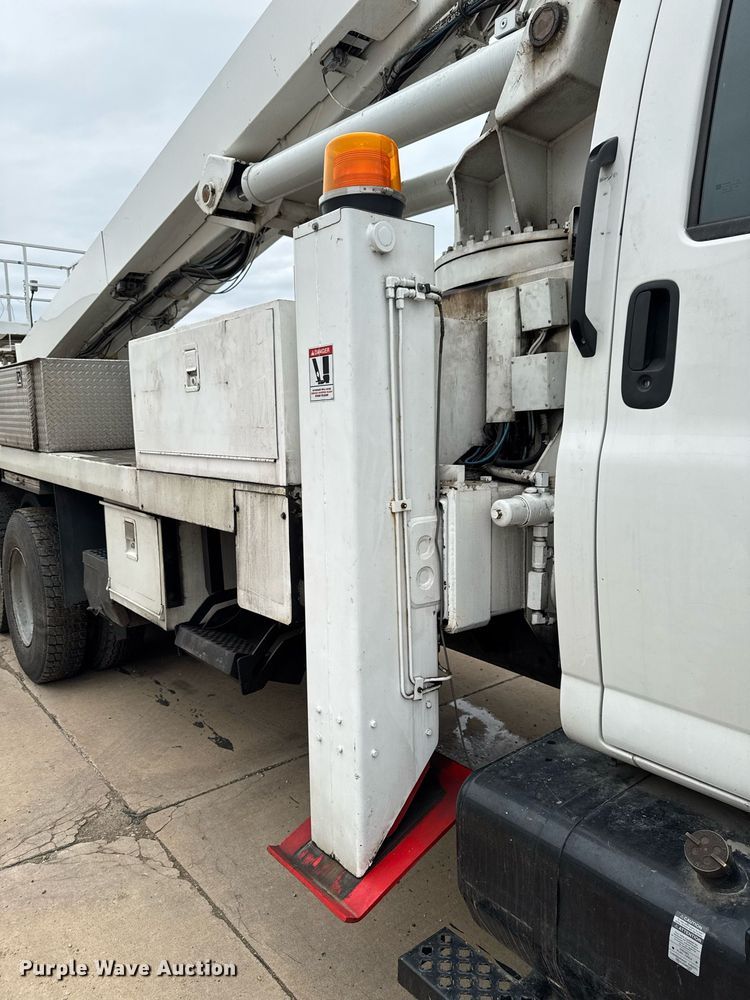 image for item DV2585 2007 Chevrolet C8500 bucket truck