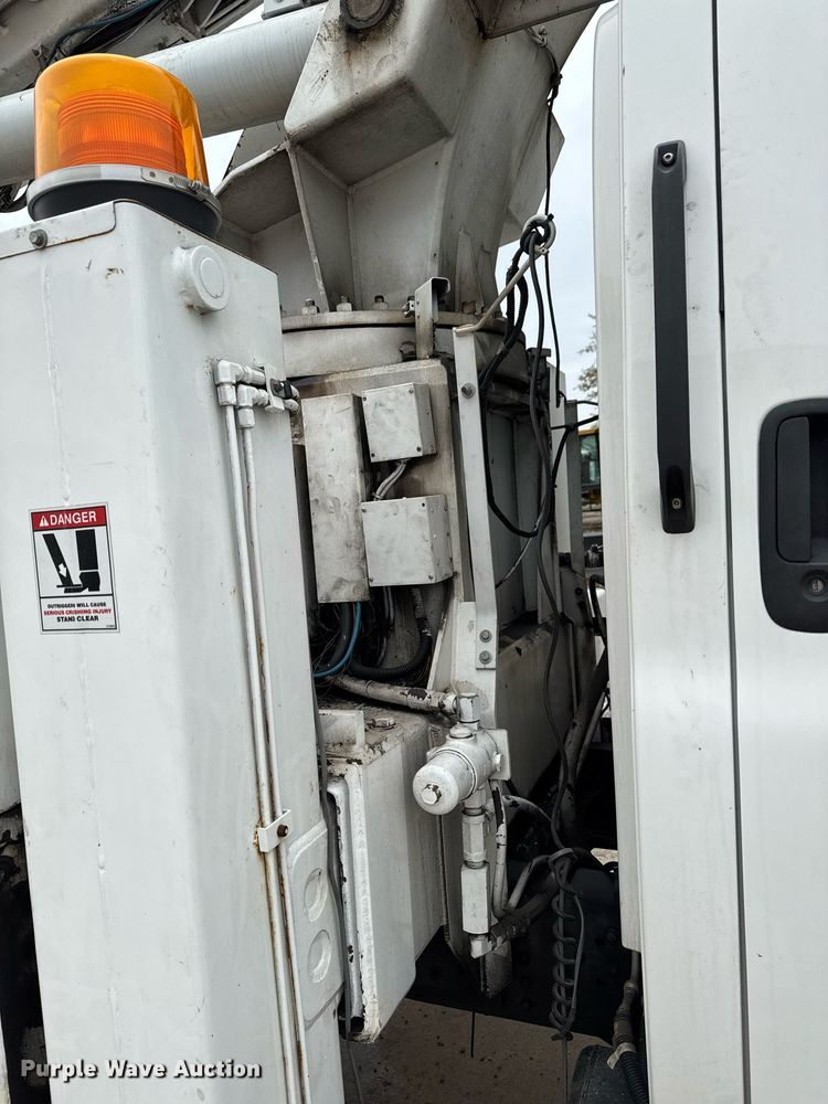 image for item DV2585 2007 Chevrolet C8500 bucket truck