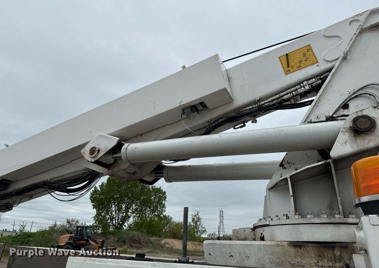 image for item DV2585 2007 Chevrolet C8500 bucket truck