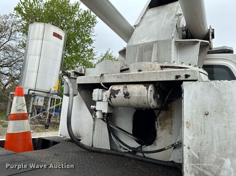 image for item DV2585 2007 Chevrolet C8500 bucket truck