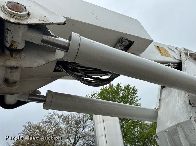 image for item DV2585 2007 Chevrolet C8500 bucket truck