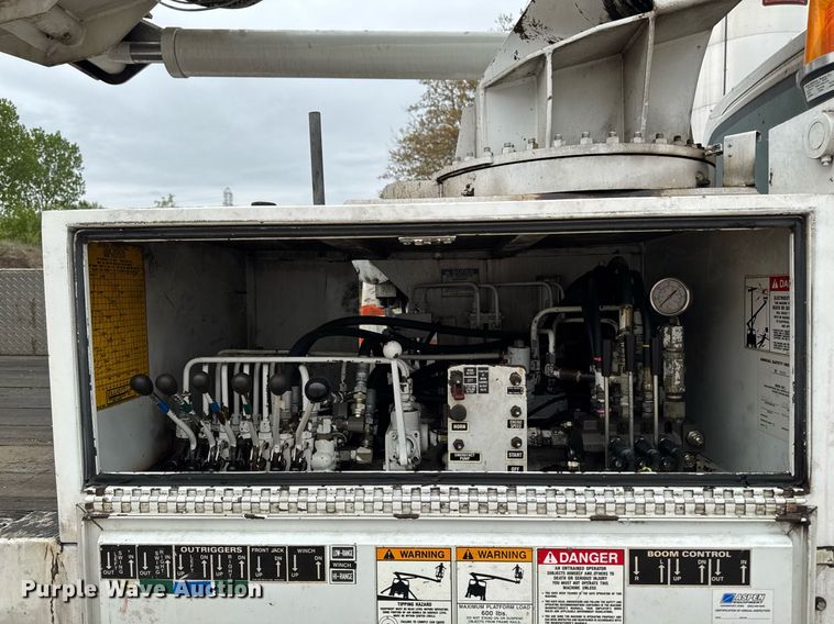 image for item DV2585 2007 Chevrolet C8500 bucket truck