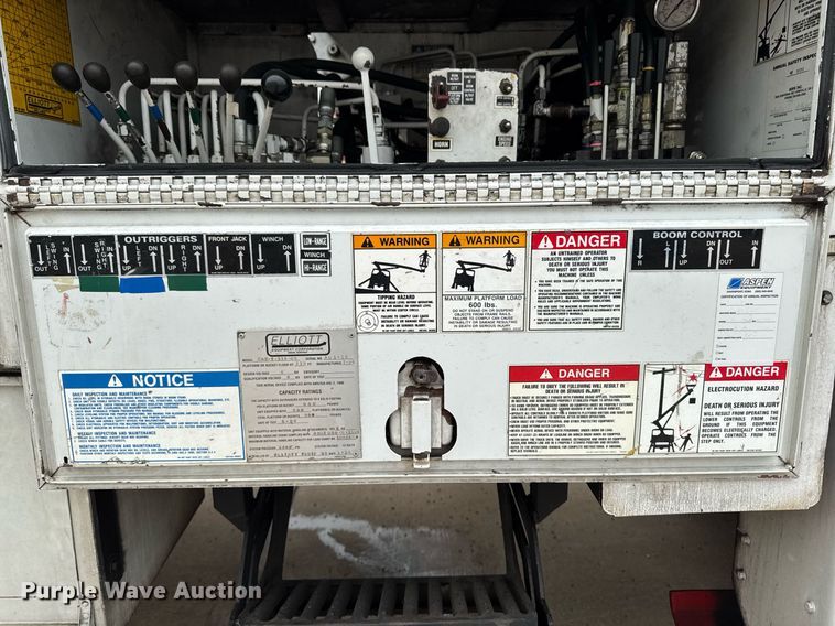 image for item DV2585 2007 Chevrolet C8500 bucket truck