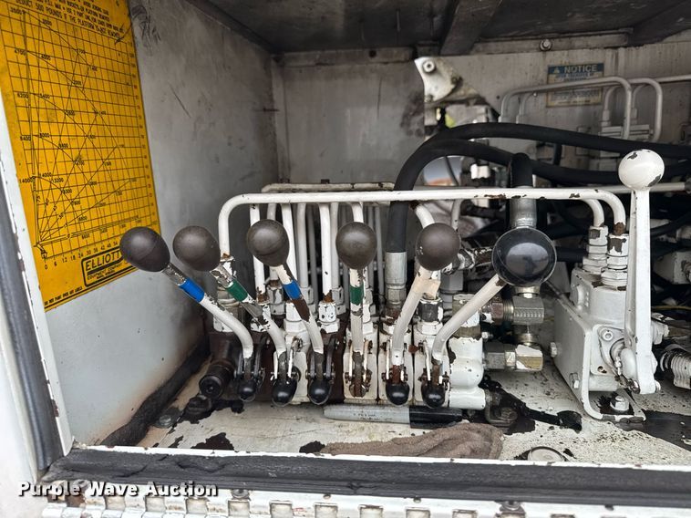 image for item DV2585 2007 Chevrolet C8500 bucket truck