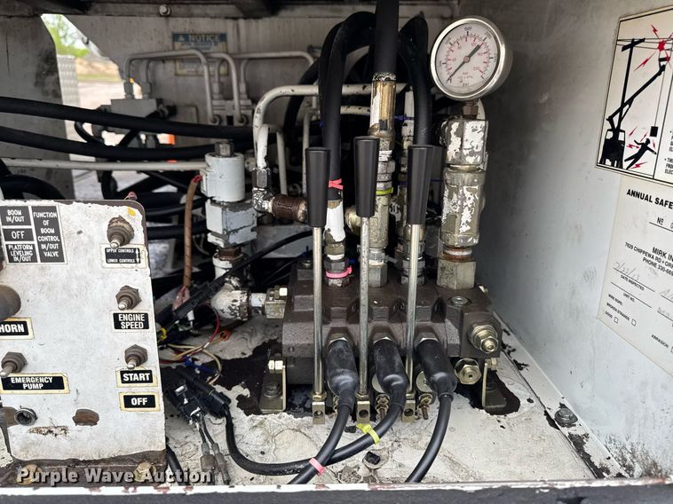 image for item DV2585 2007 Chevrolet C8500 bucket truck