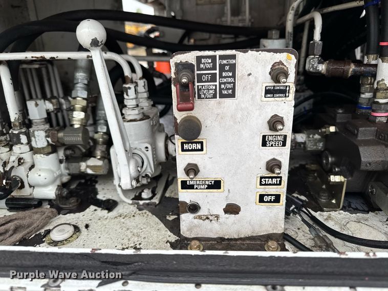 image for item DV2585 2007 Chevrolet C8500 bucket truck