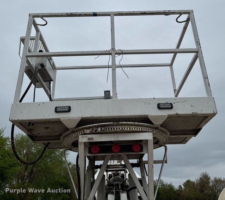 image for item DV2585 2007 Chevrolet C8500 bucket truck