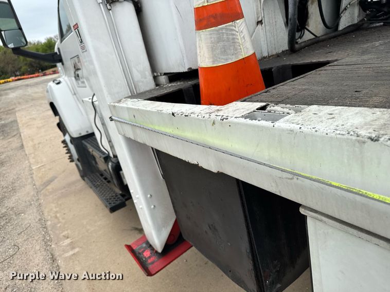 image for item DV2585 2007 Chevrolet C8500 bucket truck