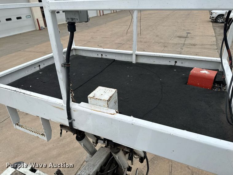 image for item DV2585 2007 Chevrolet C8500 bucket truck