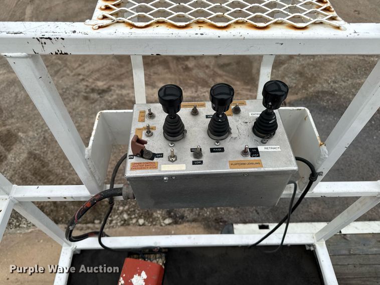 image for item DV2585 2007 Chevrolet C8500 bucket truck