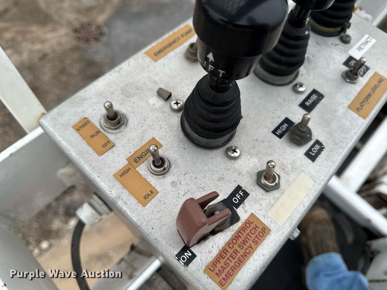 image for item DV2585 2007 Chevrolet C8500 bucket truck