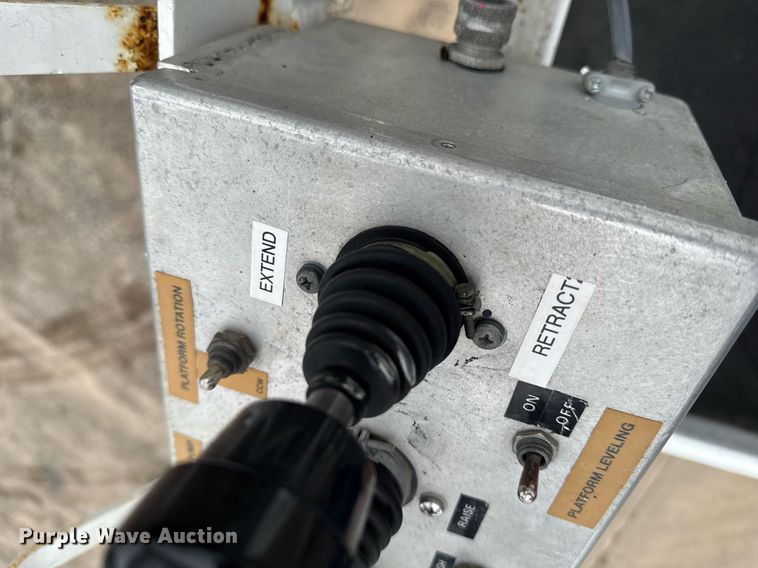 image for item DV2585 2007 Chevrolet C8500 bucket truck