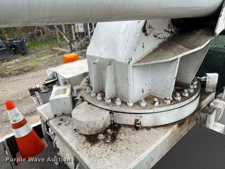 image for item DV2585 2007 Chevrolet C8500 bucket truck