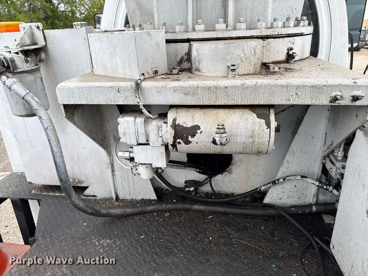 image for item DV2585 2007 Chevrolet C8500 bucket truck