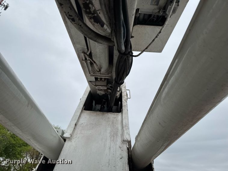 image for item DV2585 2007 Chevrolet C8500 bucket truck