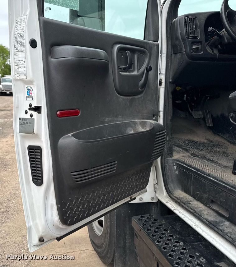 image for item DV2585 2007 Chevrolet C8500 bucket truck