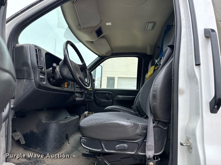 image for item DV2585 2007 Chevrolet C8500 bucket truck