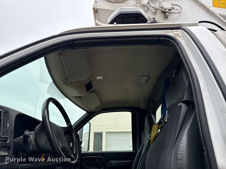 image for item DV2585 2007 Chevrolet C8500 bucket truck