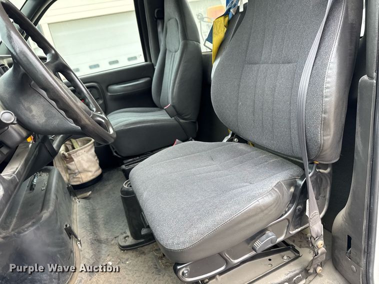 image for item DV2585 2007 Chevrolet C8500 bucket truck