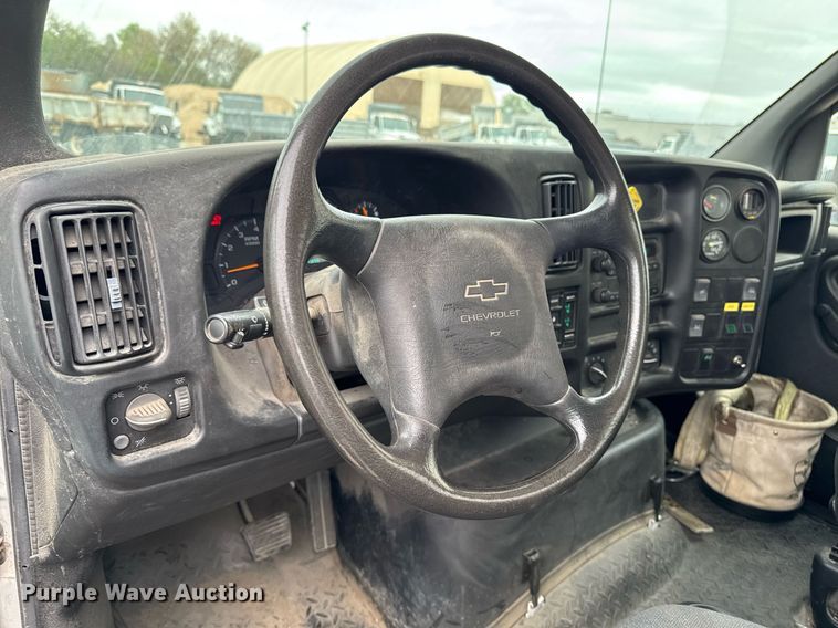 image for item DV2585 2007 Chevrolet C8500 bucket truck