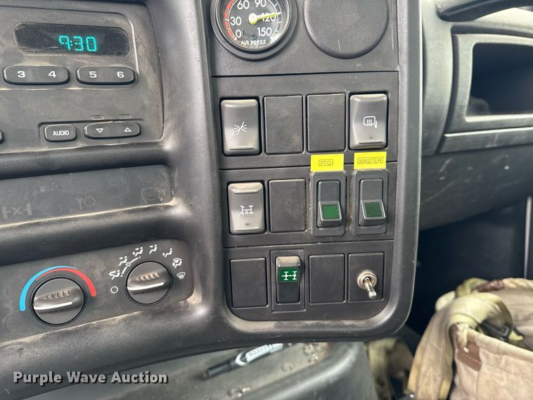 image for item DV2585 2007 Chevrolet C8500 bucket truck