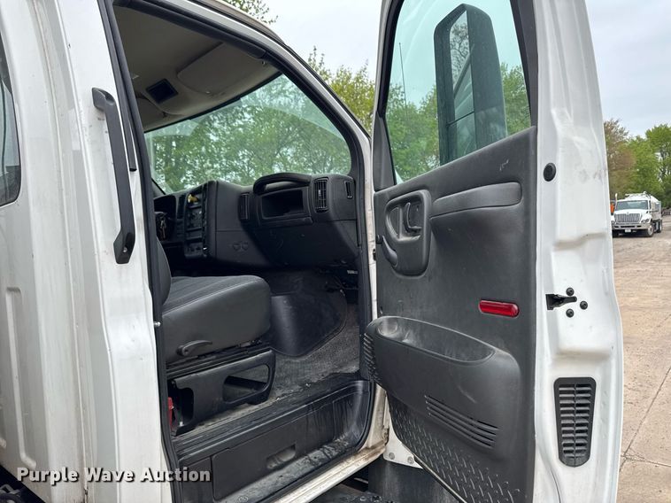 image for item DV2585 2007 Chevrolet C8500 bucket truck