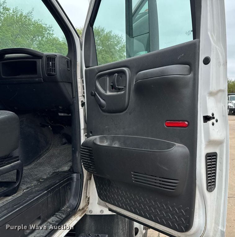 image for item DV2585 2007 Chevrolet C8500 bucket truck