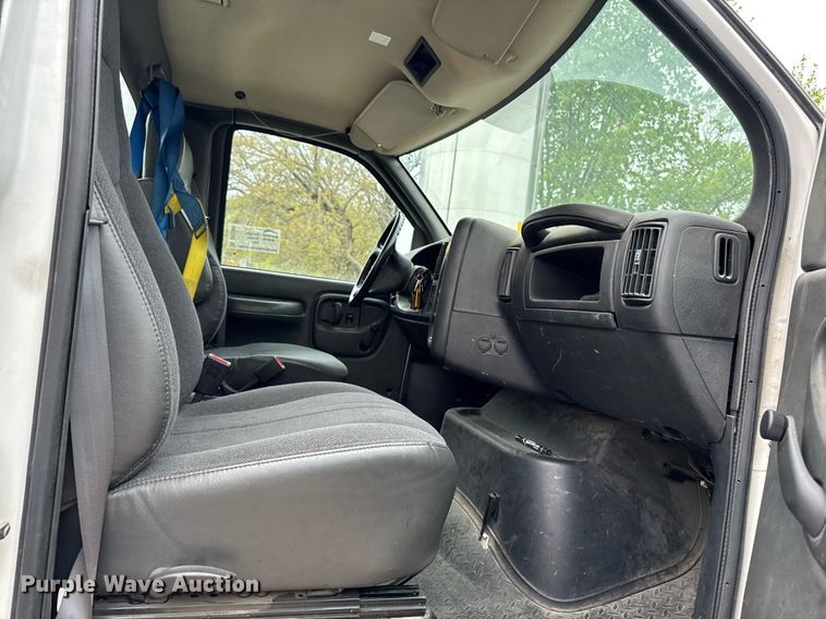 image for item DV2585 2007 Chevrolet C8500 bucket truck