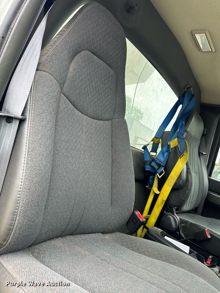 image for item DV2585 2007 Chevrolet C8500 bucket truck