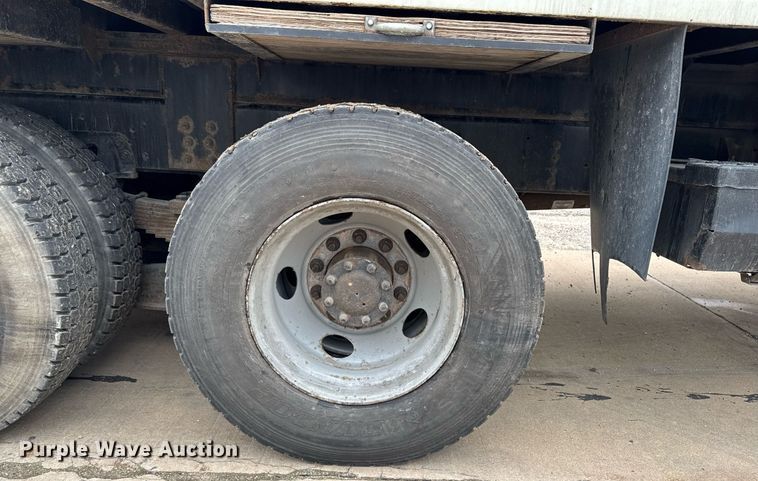 image for item DV2585 2007 Chevrolet C8500 bucket truck