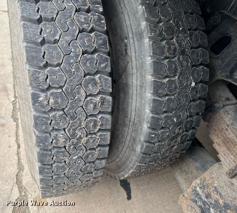 image for item DV2585 2007 Chevrolet C8500 bucket truck