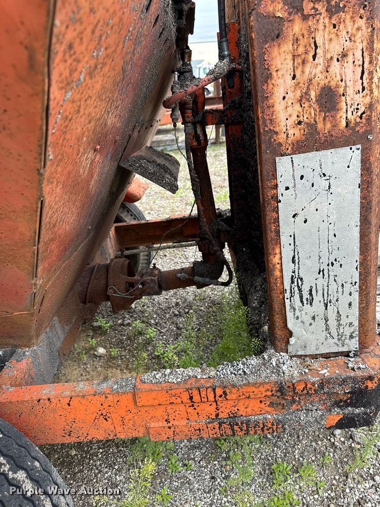 image for item DV2586 Asphalt heater trailer