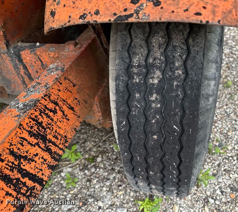 image for item DV2586 Asphalt heater trailer