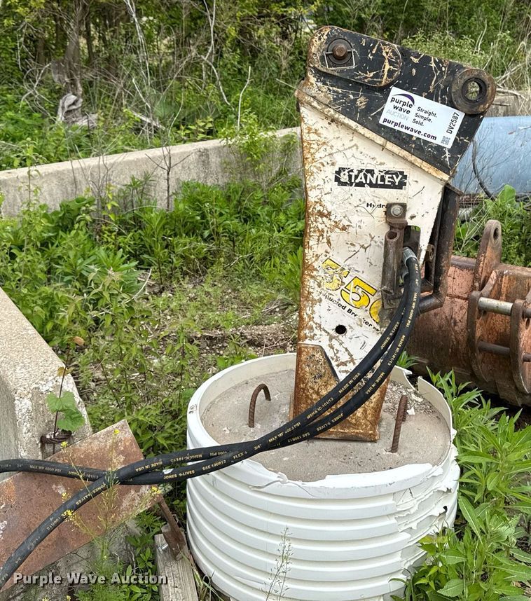 image for item DV2587 Stanley MB55601 breaker