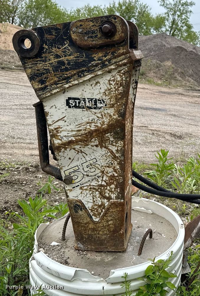 image for item DV2587 Stanley MB55601 breaker